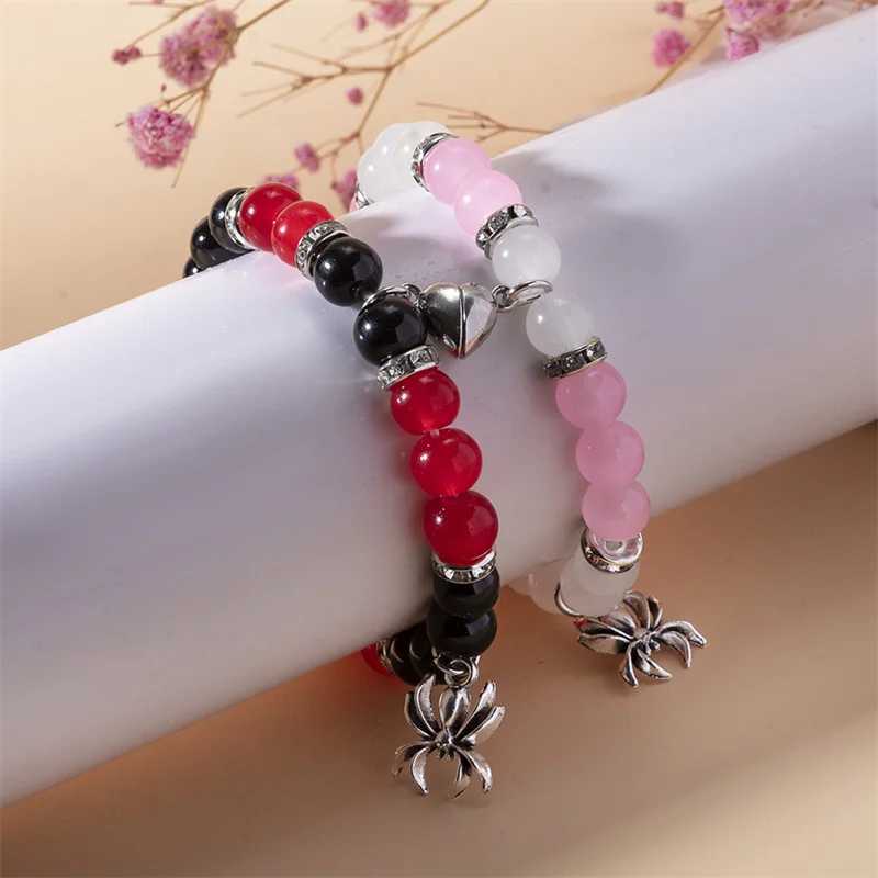 2PCS/Set Gothic Spider Animal Bead Bracelet Heart shaped Magnetic Matching Couple Elastic TBracelets Suitable for Women and Men Halloween Jewelry W240