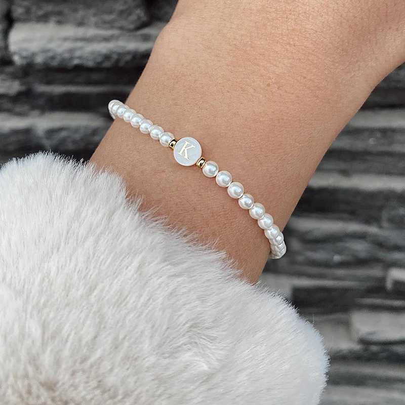 New Fashion 26 Letter Bracelet Womens Temperature Handmade Simulated Pearl Bead Bracelet Womens Jewelry Gift W240913