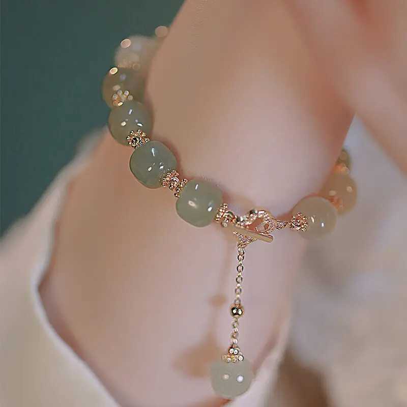 Exquisite light green round jade bead bracelet suitable for womens fashionable leisure dinner party jewelry girl gift W240913