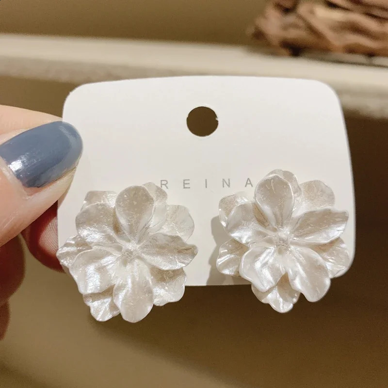 White Flower Stud Earrings for Women Folded Acrylic Side Charming Sweet Floral Girls Japanese Style Ear Jewelry 2023 240906