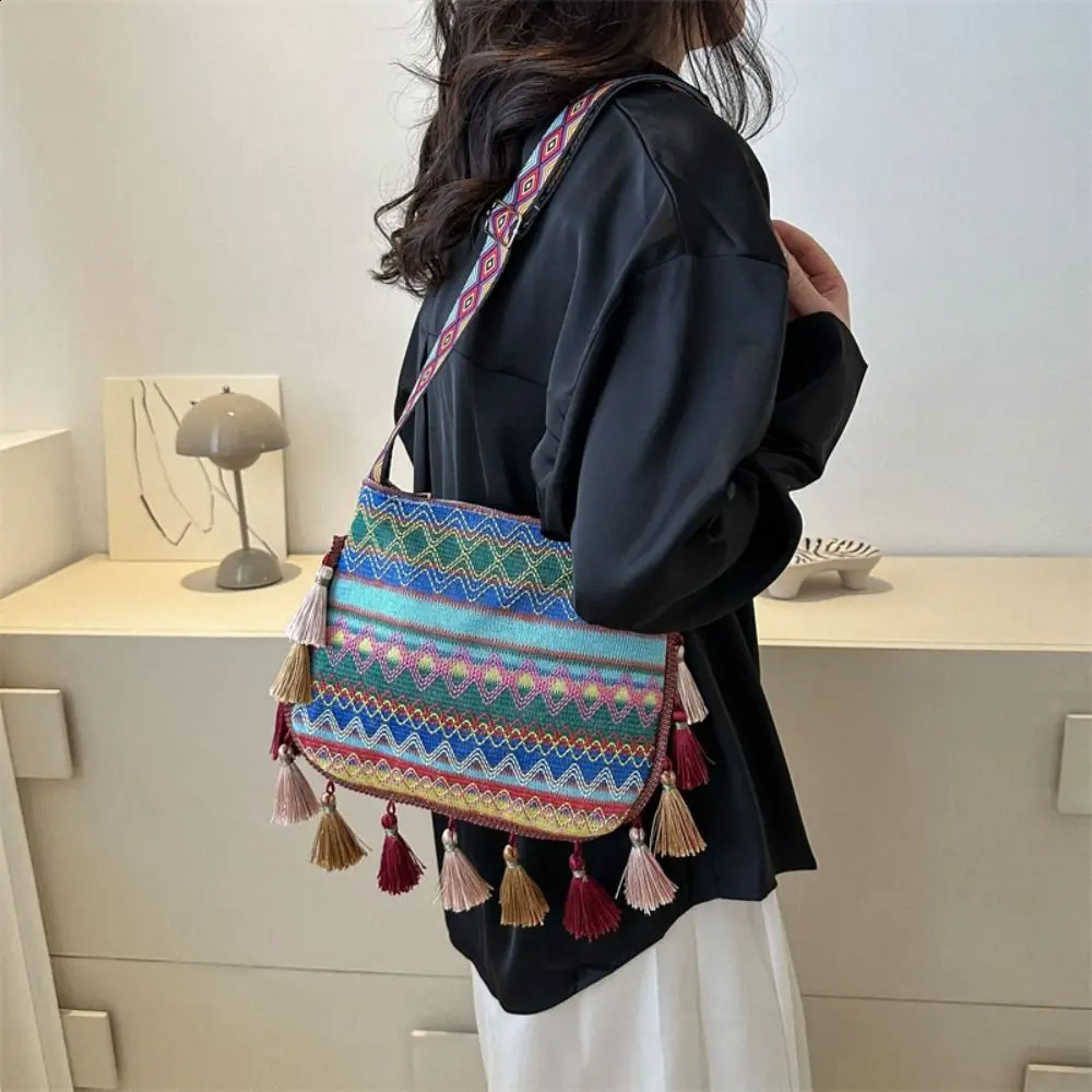 Large capacity ethnic style cross body bag tassel woven bag edge shoulder messenger bag geometric Bohemian shoulder bag 240912