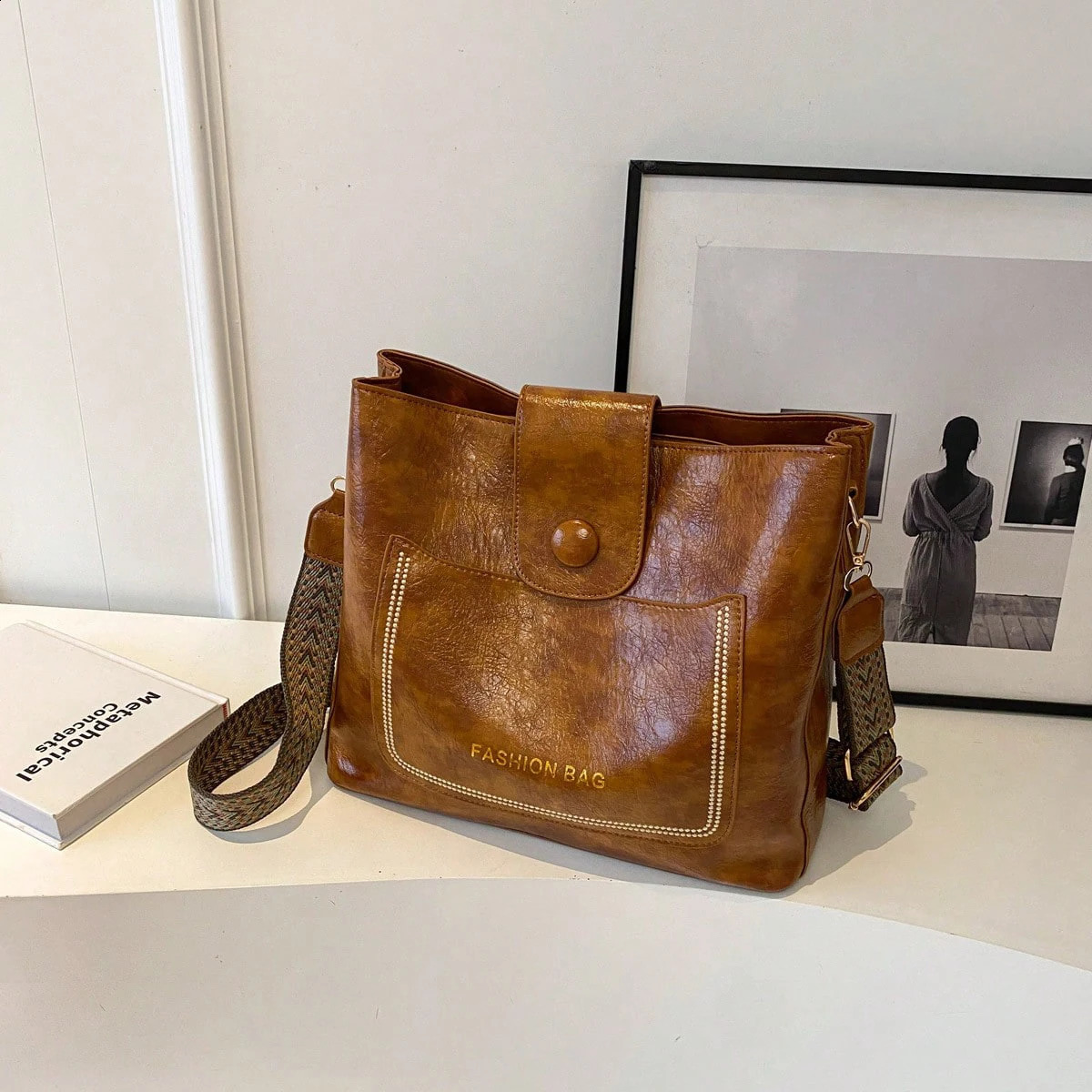 Niche bag Korean version commuting wide shoulder bag premium bag retro cross body bag 240912