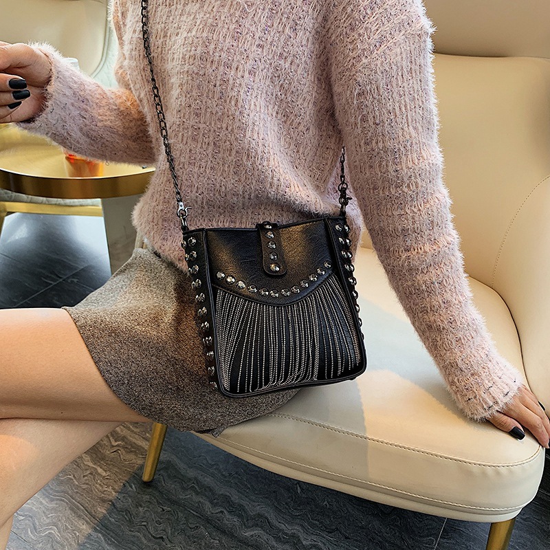 Free Shipping Cross Body Fashion Korean Women Vintage Black Phone PU Leather Crossbody Tassel Shoulder Bag Designer Bag Luxury Bag Tote Bag