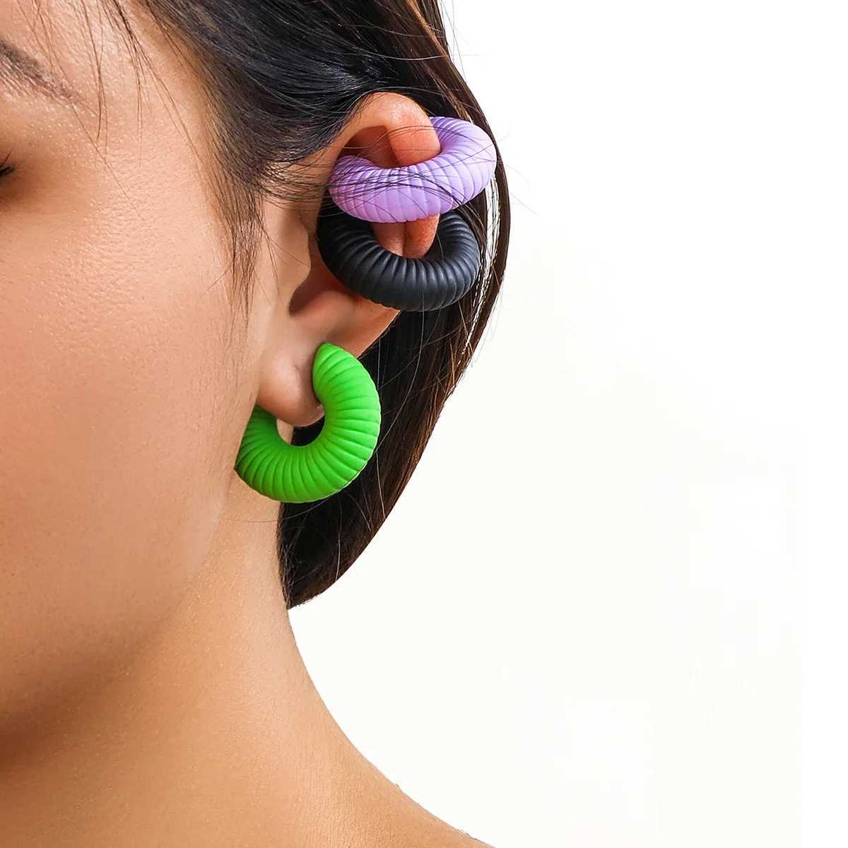 1 Pair Colorful Threaded Round Acrylic Ear Clip Earrings for Women Fashion Simple No Piercing C-Shaped Ear Cuff Female JewelryX240913