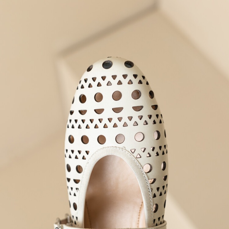 Cowhide Grid Hollowing Out Rivet Concise Flat Sole Single Shoe Apricot White Punk Style 2024 New Fashion Size 34-43 Women Shoes