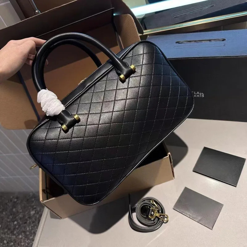 Womens highquality y handbag simple and atmospheric bag hand bill shoulder cross 240910