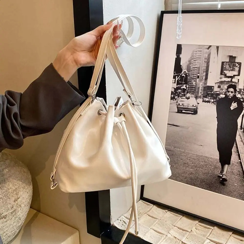 Portable PU backpack with large capacity brown solid color shoulder bag Korean solid color retro backpack 240912