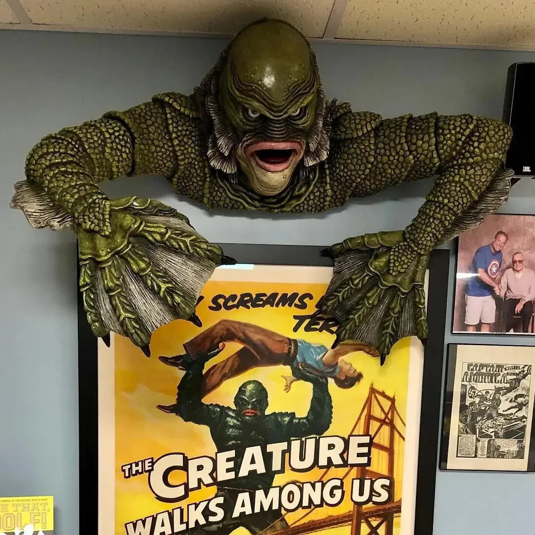 Creature From The Black Lagoon Grave Halloween Lizard Man Universal Monsters Walker Horror Wall DecorationClassic Garage Decor 240907