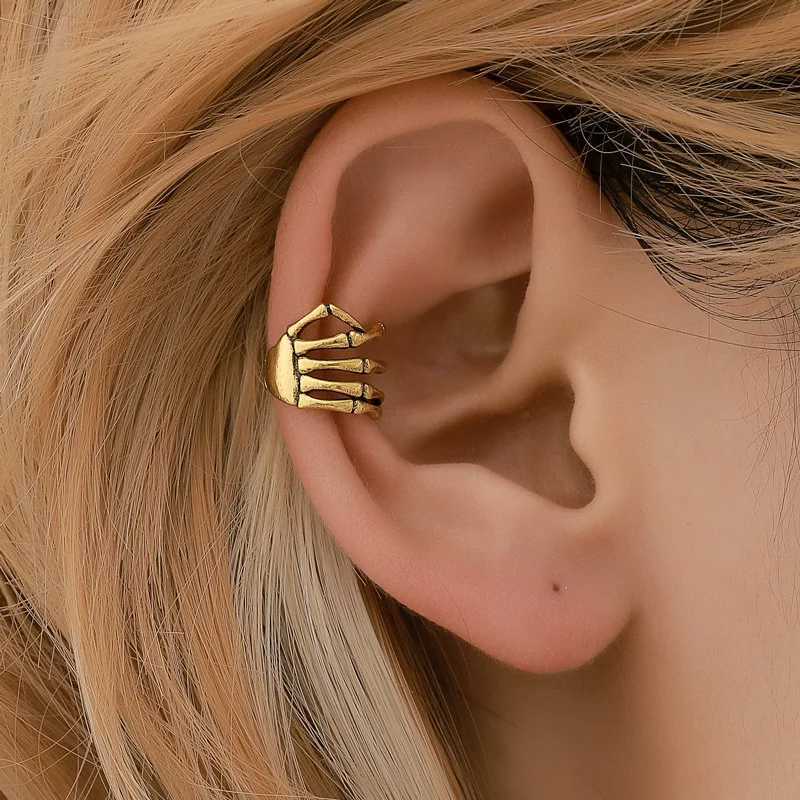 Black Gothic Skeleton Hand Ear Cartilage Clip Fake Piercing Earring For Men Women Silver Color Punk Goth Halloween Jewelry GiftX240913