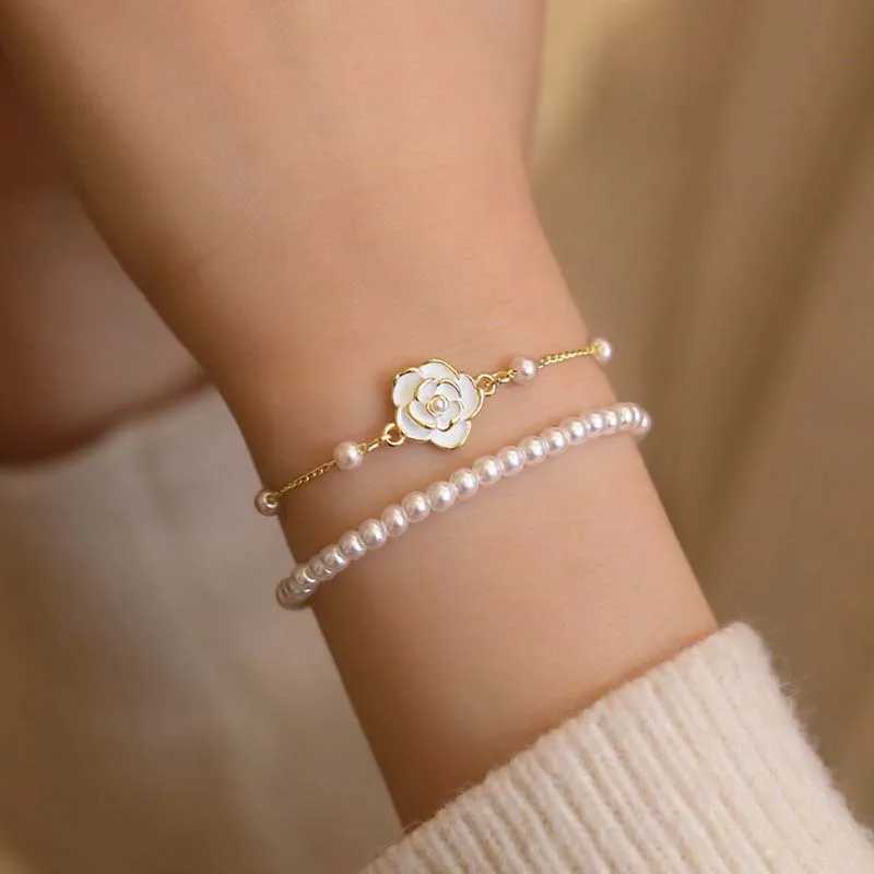 Vintage White Camellia Bracelet for Womens Elegant Double layered Simulated Pearl Bead Chain Bracelet Jewelry 2024 Trend W240913