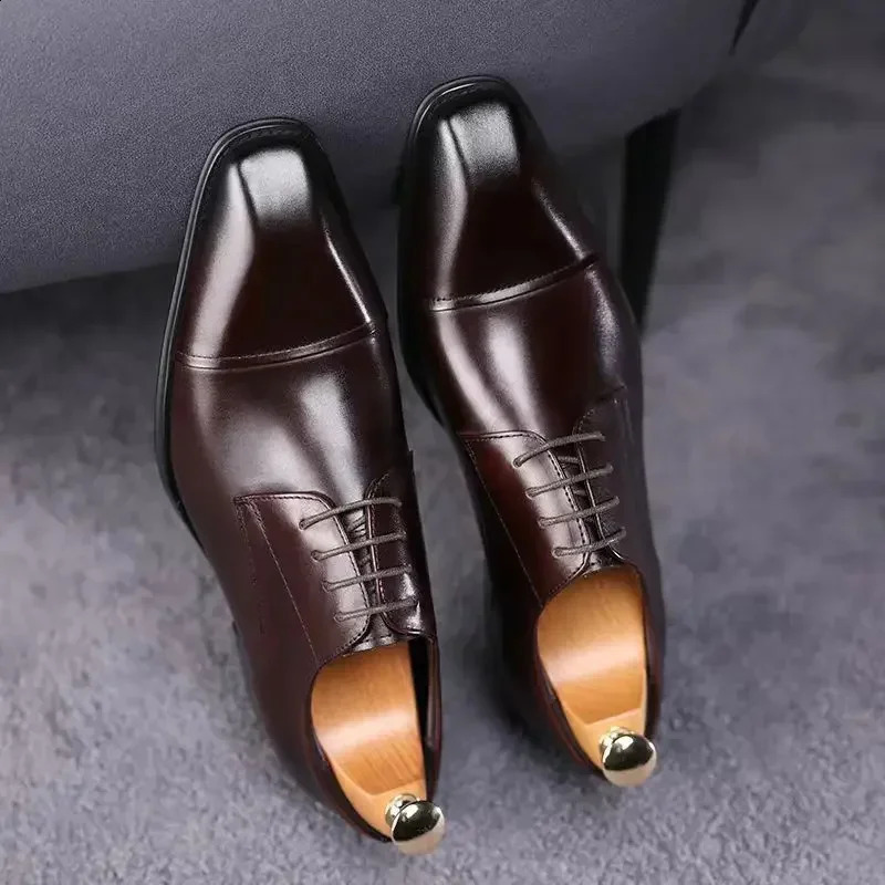 Mens Leather Shoes Fashionable Classic Three Joint Oxford Shoes Square Head Business Office Comfortable Casual Shoes For Men 240906