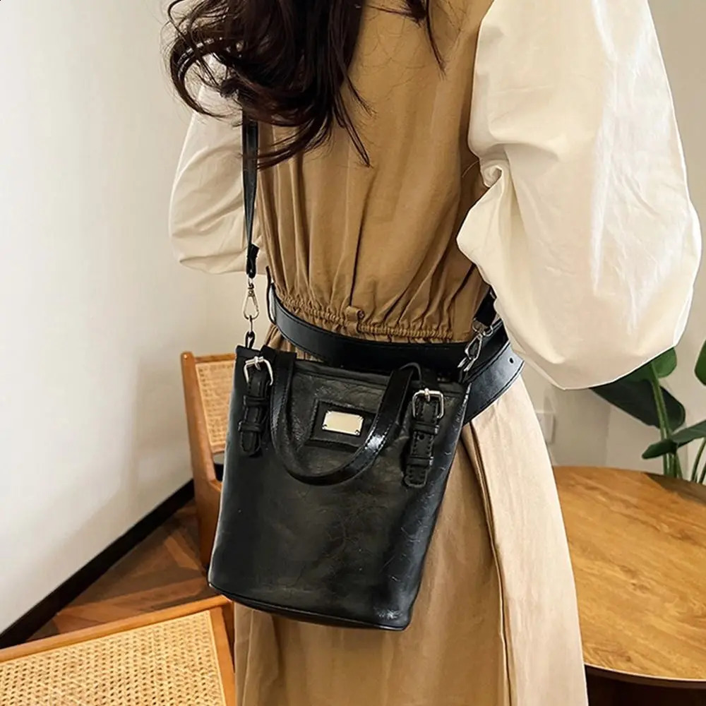 PU ethnic style shoulder bag creative black and white high-quality cross body bag womens fashion bucket handbag 240912