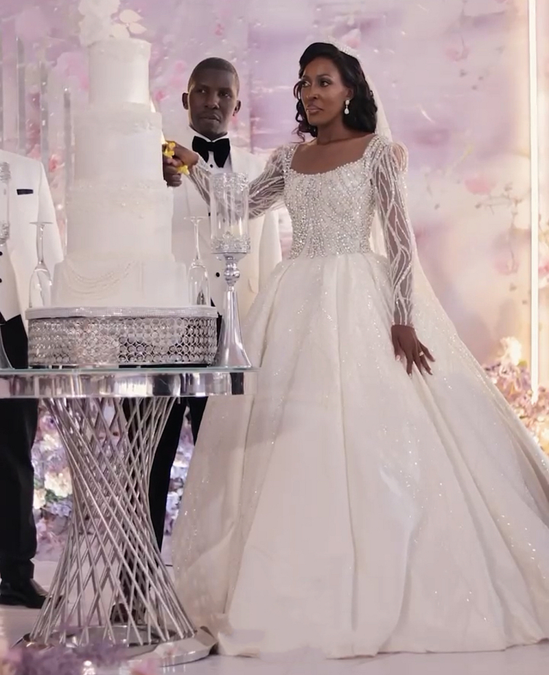 Rhinestones Beaded Luxurious Ball Gown Wedding Dresses Long Sleeves Cathedral Length Glitter Crystals Sequins Wedding Gown Arabic Dubai Bride Dress 20