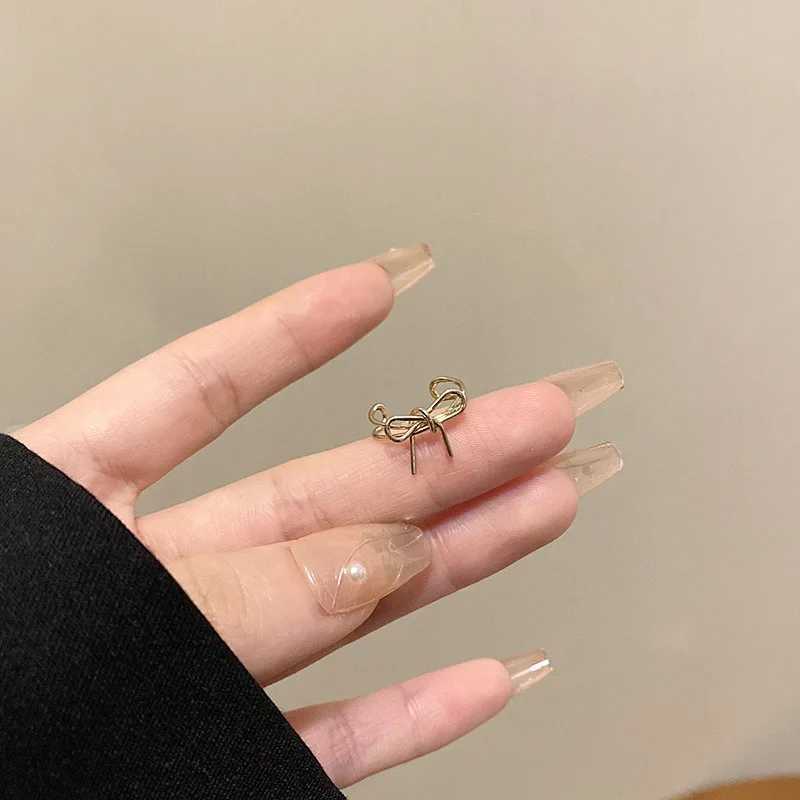 2024 New Metal Bowknots Cilp Earrings for Women Hollow Bow Sweet Personality Temperament Ear Cuffs Accessories Y2K Jewelry GiftsX240913