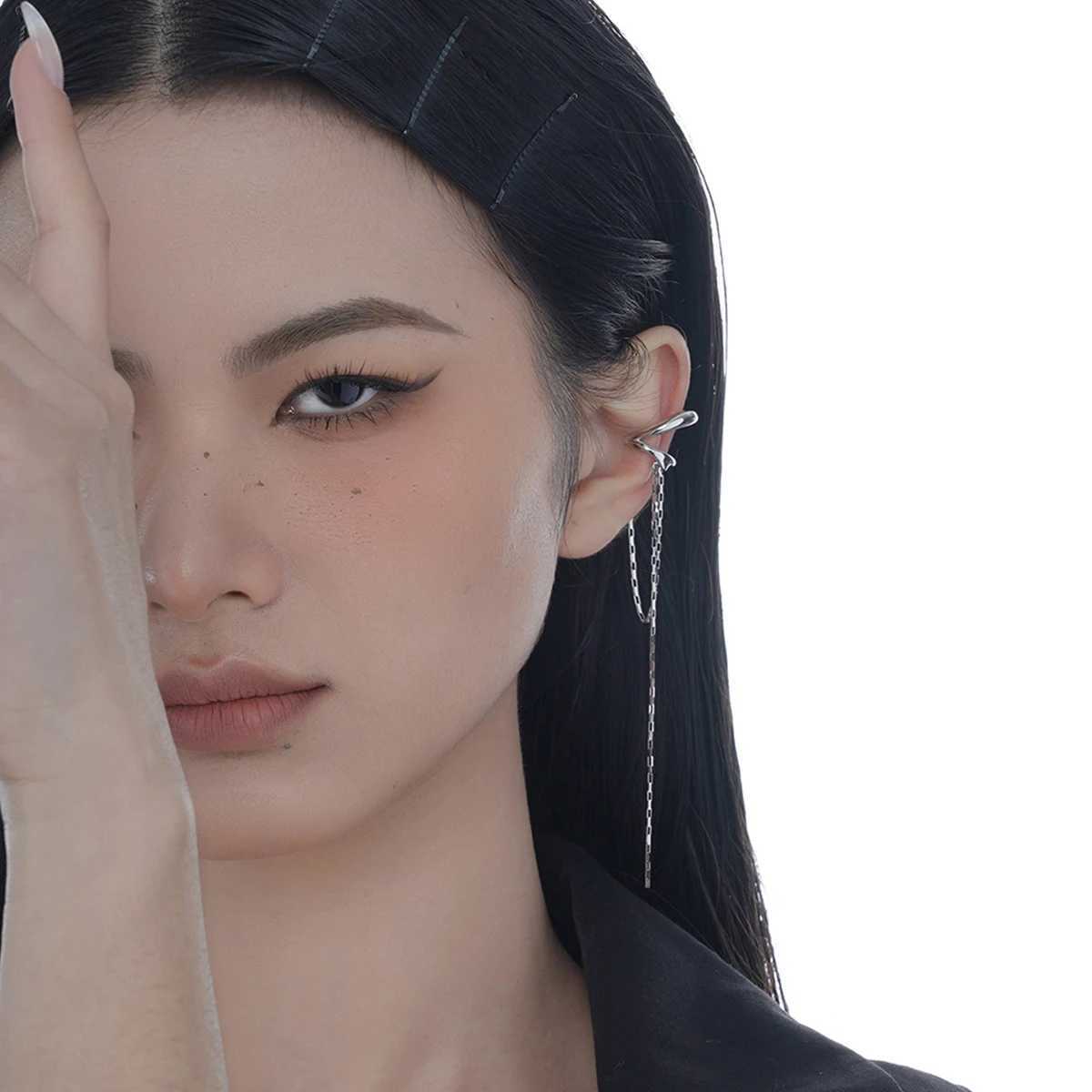 Platinum Letter C Earrings Tassel Chain Earrings Cuffs False Perforated Artificial Ear Clips Womens Korean Fashion JewelryX240913