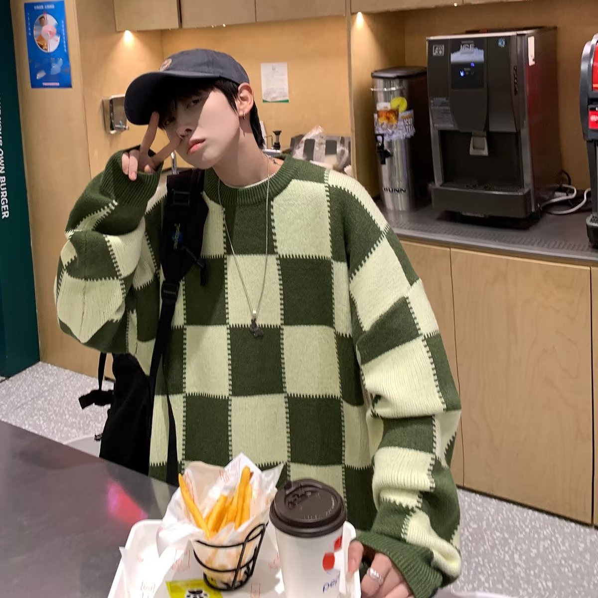 Men Sweaters Hong Kong style autumn and winter new checkered sweater mens round neck pullover knitted sweater Hong Kong style retro top Mens crew neck