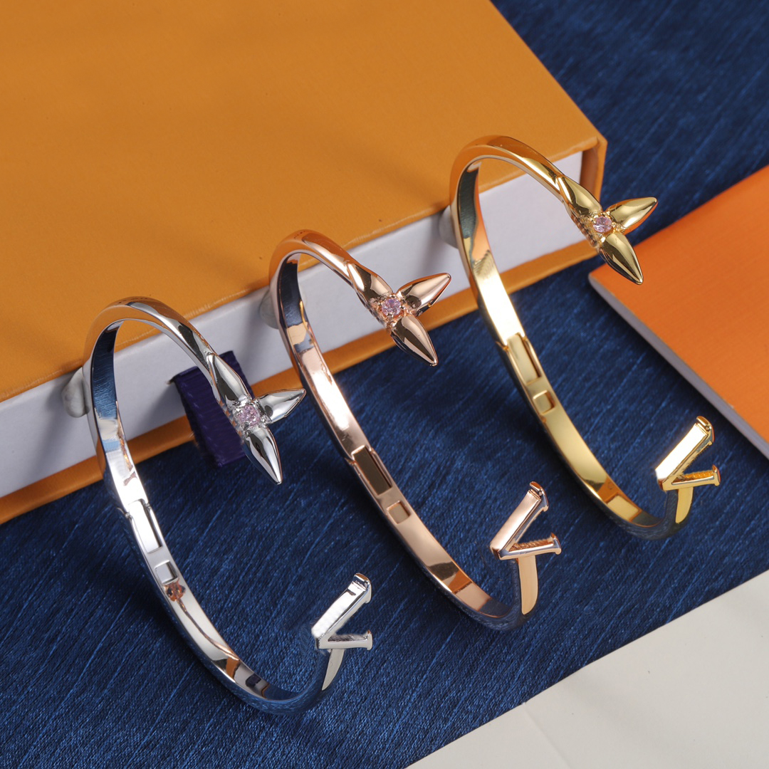 Designer Bangles Letter Luxury Bracelets Women Pendant Jewelry 18K Gold Stainless Steel Wristband Cuff Fashion Accessories