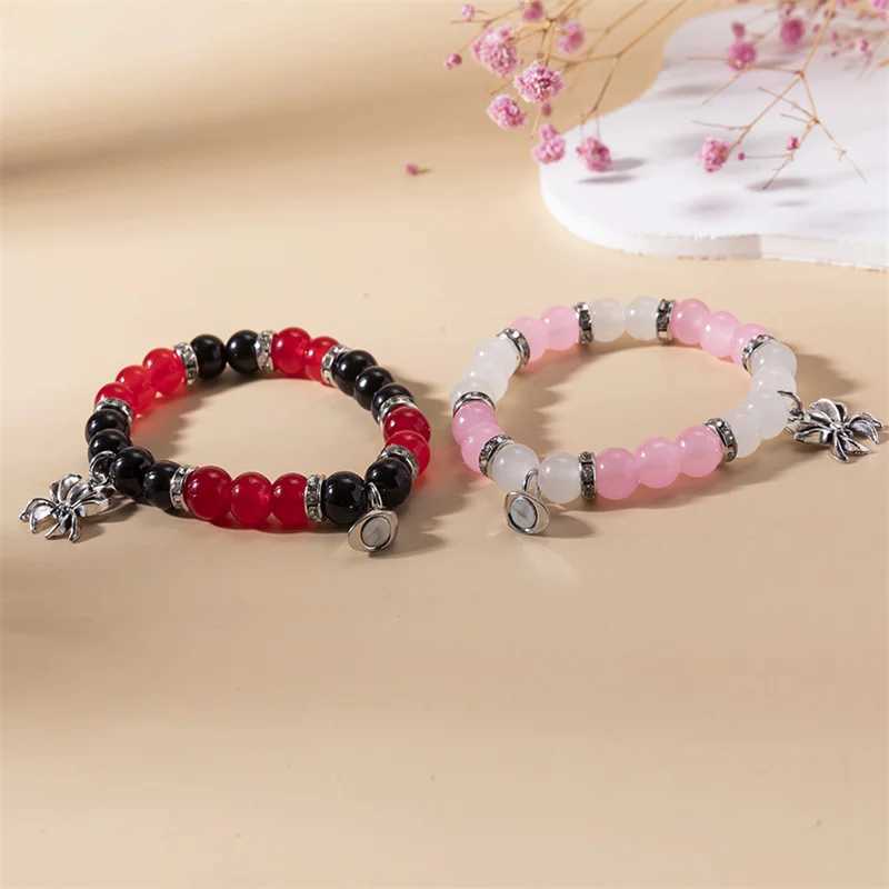 2PCS/Set Gothic Spider Animal Bead Bracelet Heart shaped Magnetic Matching Couple Elastic TBracelets Suitable for Women and Men Halloween Jewelry W240