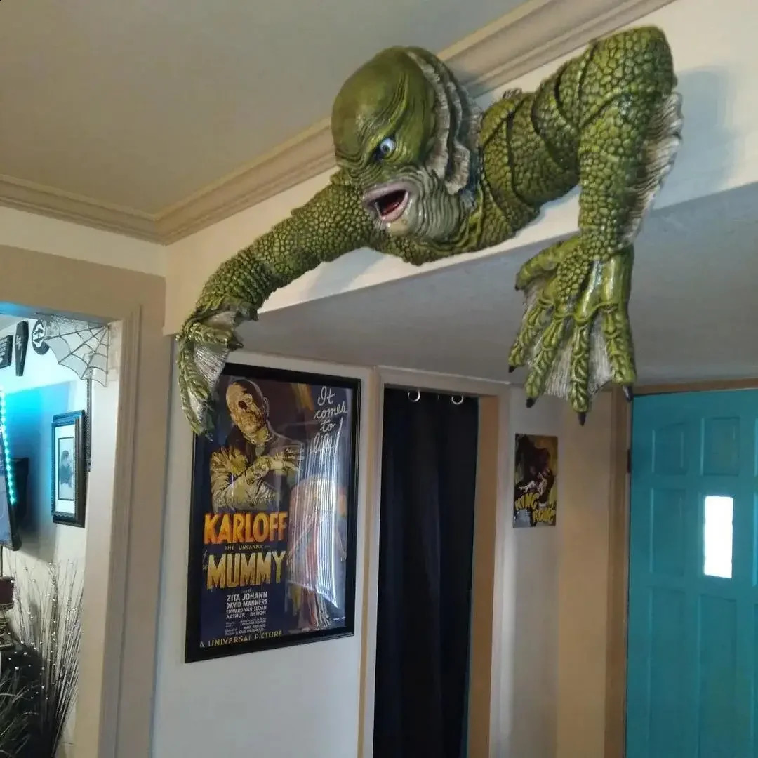 Creature From The Black Lagoon Grave Halloween Lizard Man Universal Monsters Walker Horror Wall DecorationClassic Garage Decor 240907