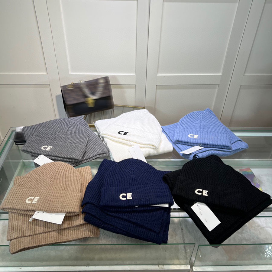 Designer classic set hat scarf for men and women the same winter travel warm beanie hat a variety of colors scarf all match suit