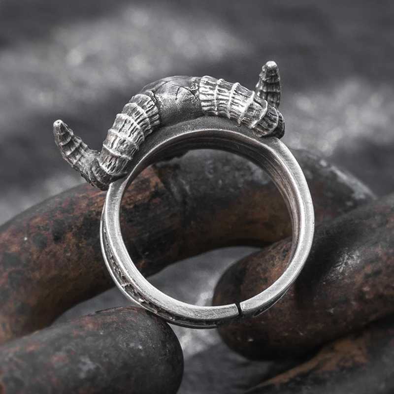 Band Rings Vintage Retro Punk Skull Devil Horn for Men Women Couples Personality Party Hip Hop Claw Ring Jewelry Wholesale H240913
