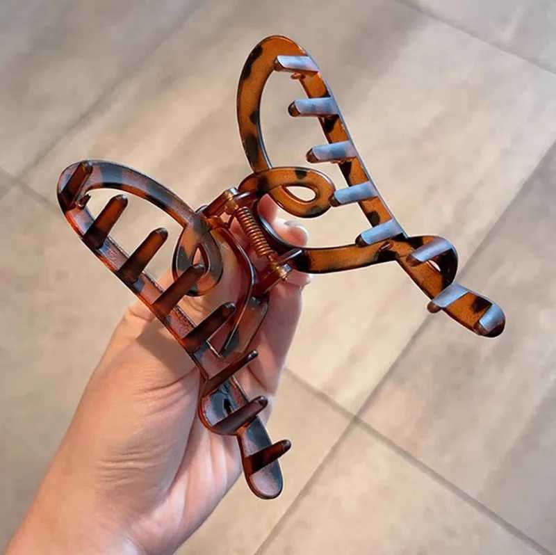 Korean Glossy Matte Heart Shaped Hair Claw Clips Black Leopard Print Large Shark Clip Ponytail Clip Barrettes Hair AccessoriesX240912