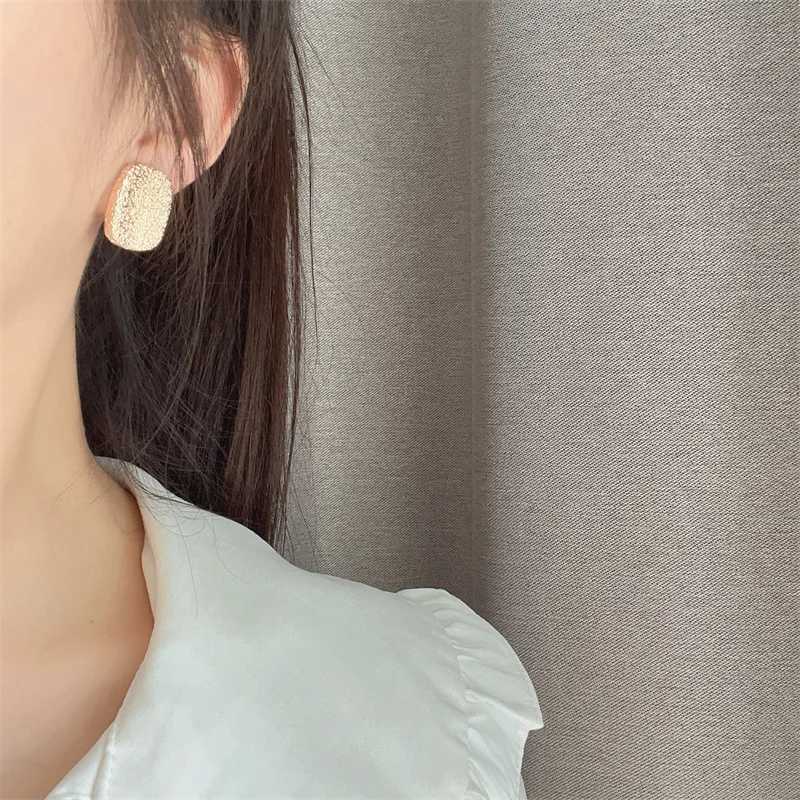 Metal Texture Matte Small Square Non Pierced Earrings Vintage Silver Gold Color Geometric Round Clip on Earrings for WomenX240913