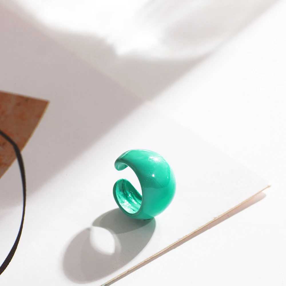 New Fashion C-shape Solid Color Hand-painted Metal Ear cuff Clip on Earrings For Women Fake cartilage Earrings Earclips JewelryX240913