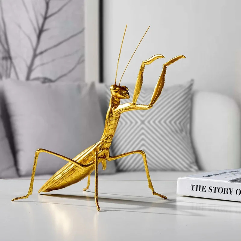 Golden Insects Simulated Small Animal Sculptures of Bees Crickets and Mantis Resin Home and Living Room Decoration Crafts 240905