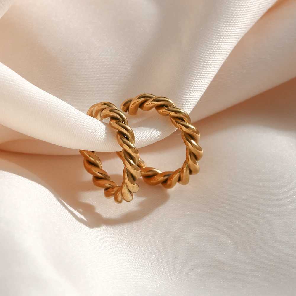 E.B.belle Minimalist Stylish Rope Twisted Chain Small Ear Cuff Stainless Steel Gold Plated No Piercing Clip On Earring For WomenX240913