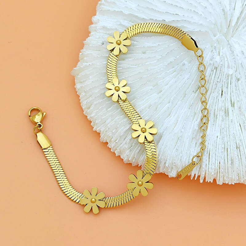 Luxury Designer jewelry Non fading all body titanium steel bracelet with street style hip-hop personality featuring five small daisies chain bracelet 