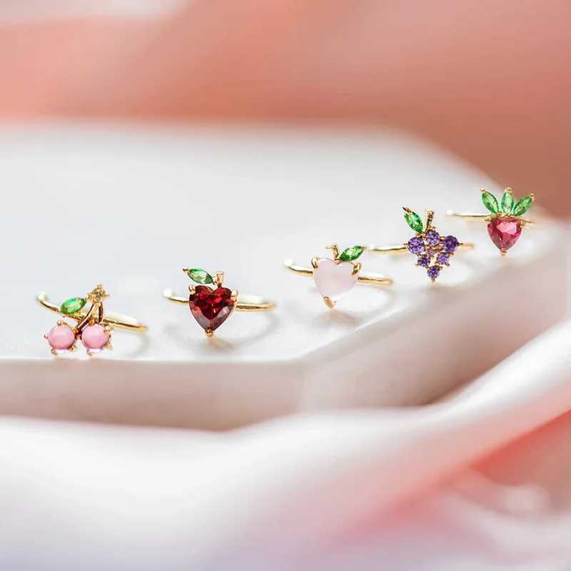 Summer Cute Exquisite Korean Fashion Earrings Jewelry Ladies Girls Womens 18k Gold Plated CZ Peach Fruits Charm Ear CuffsX240913