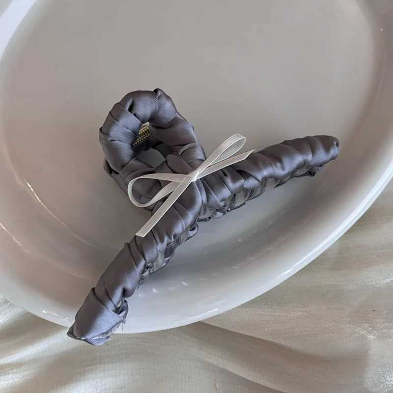 New Arrival Stylish Hair Claw with Ribbon and Shark Teeth Large Size Hair Clip Women Fashionable Fabric-wrapped Hair AccessoryX240912