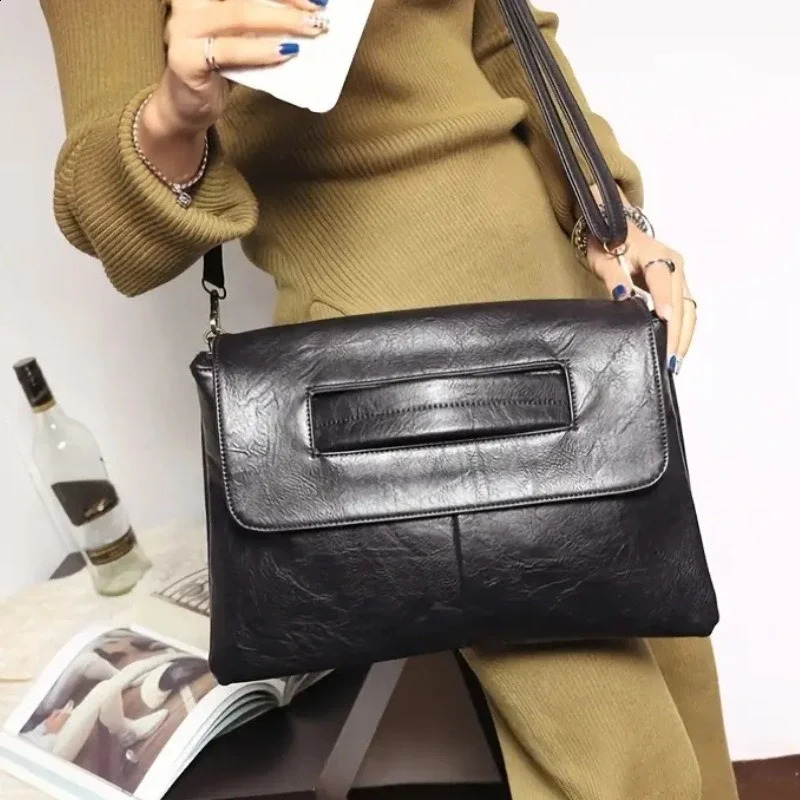 Retro PU Leather Clutch Bag Large Capacity Crossbody Bag Flap Laptop Handbag For Macbook 240909ZYl