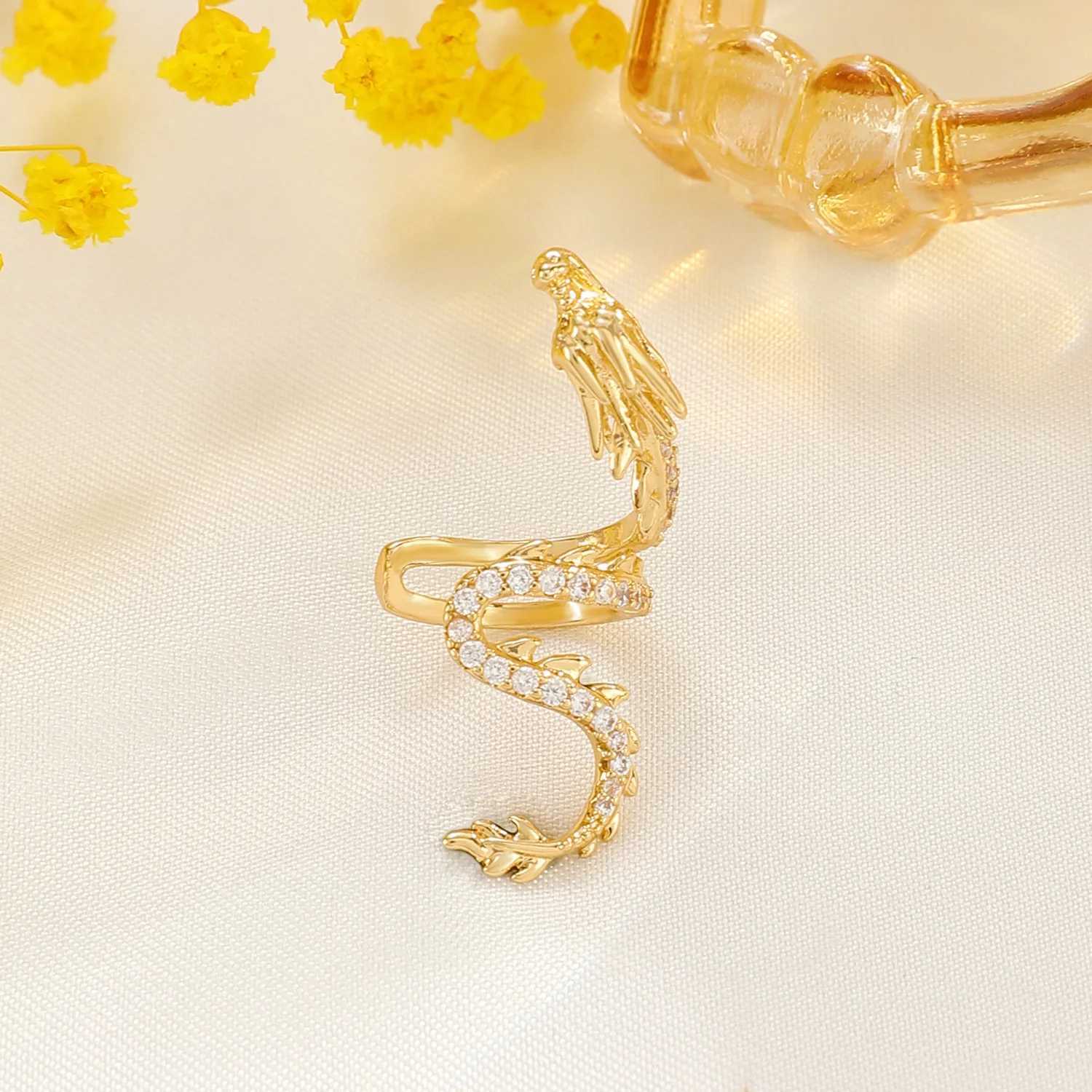 1PC Punk Vintage Dragon Ear Cuff No Piercing Earrings for Women Shiny Crystal Zircon Animal Gothic Cartilage Ear Clip JewelryX240913