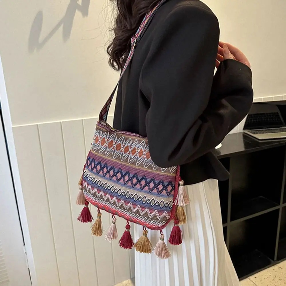Large capacity ethnic style cross body bag tassel woven bag edge shoulder messenger bag geometric Bohemian shoulder bag 240912