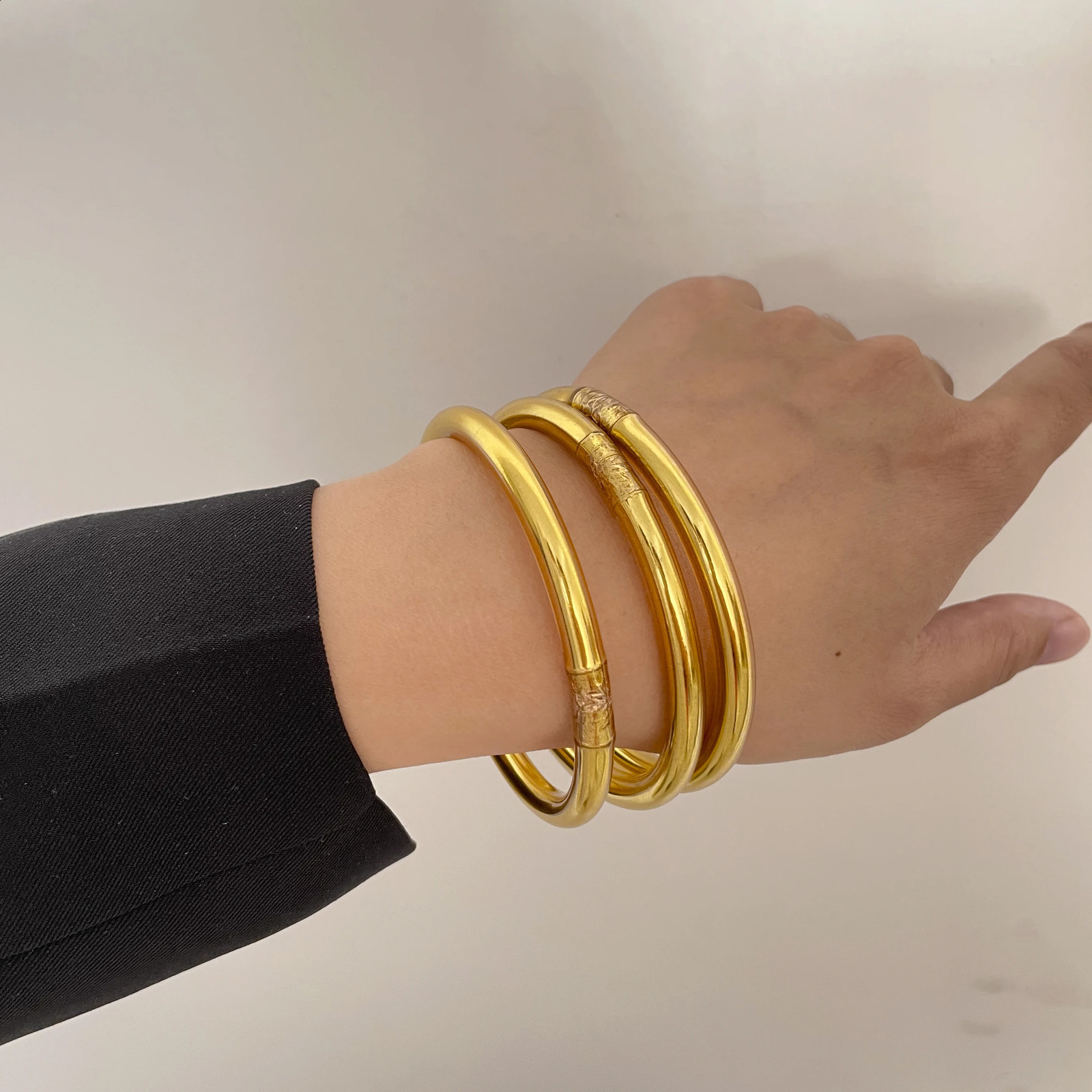 Trendy Jewelry High Quality Plastic Tube Inner Silicone Soft Bracelet For Women Female Gold Color Bangle Accessories 240910