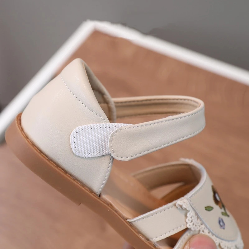Summer girls sandals with exquisite embroidery and lace childrens casual sandals with soft leather near toe small childrens shoes 240913