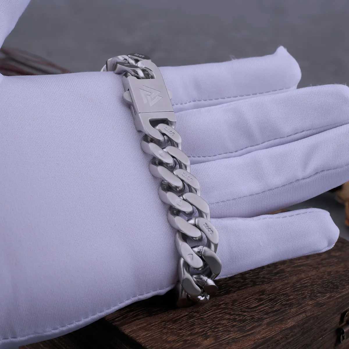Original LOVE Stainless Steel Cuban Bracelet Brushed Matte Men and Women Couple Gift WholesaleX240913