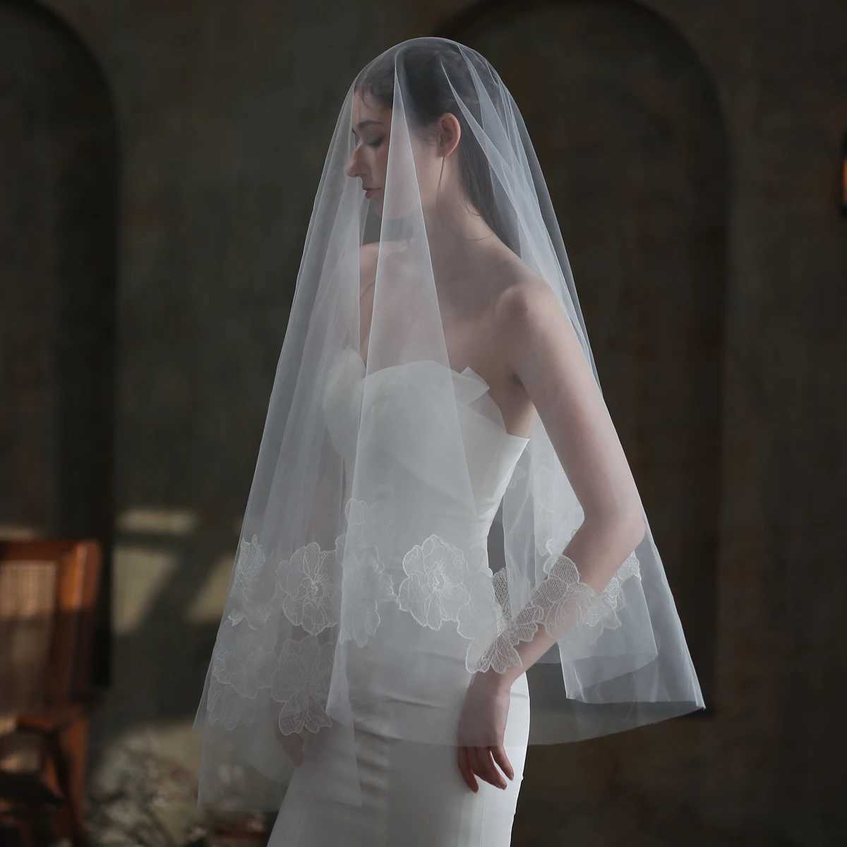 V855 Elegant Wedding Bridal White Lace Veil One-Layer Tulle Appliqued Brides Covering Face Headdress VeilX240913