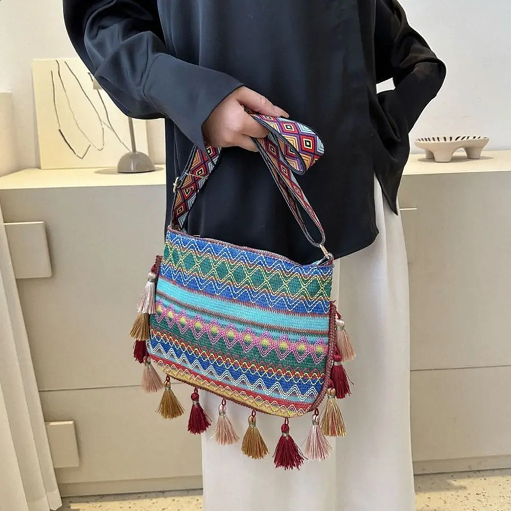Large capacity ethnic style cross body bag tassel woven bag edge shoulder messenger bag geometric Bohemian shoulder bag 240912