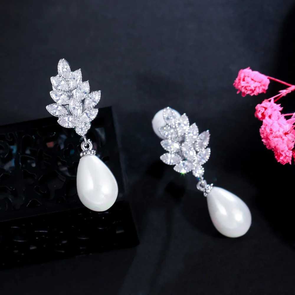 CWWZircons Shiny Cubic Zirconia Pave Leaf Shape Dangling Pearl Non Pierced Ear Clips on Earrings for Women without Hole CZ037X240913