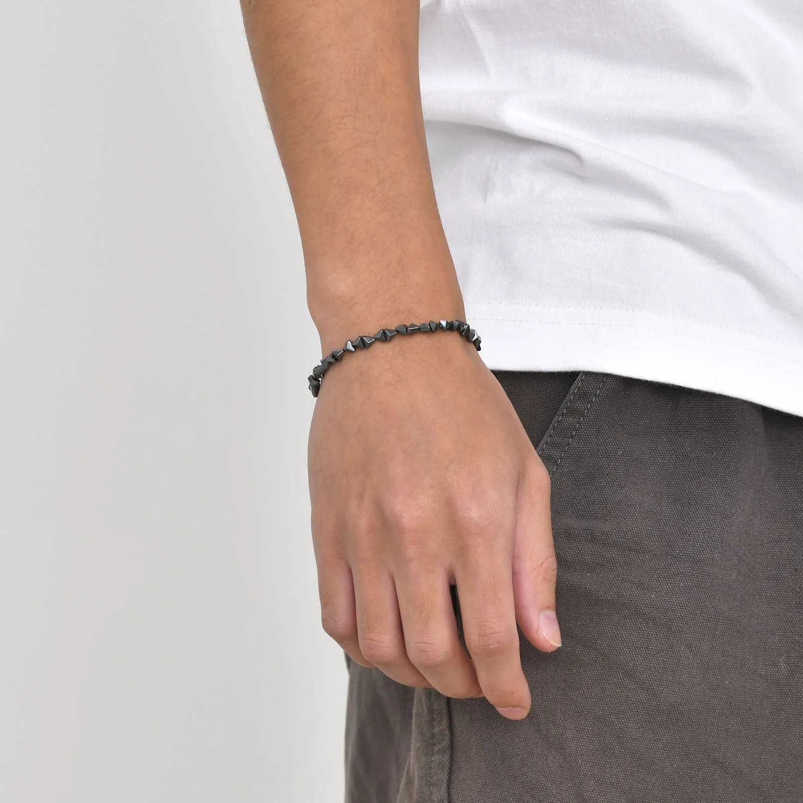 Vnox Stylish Black Triangle Beads Bracelets for Men Women Stretch Unisex Gallstone Handmade Hematite Wristband JewelryX240913