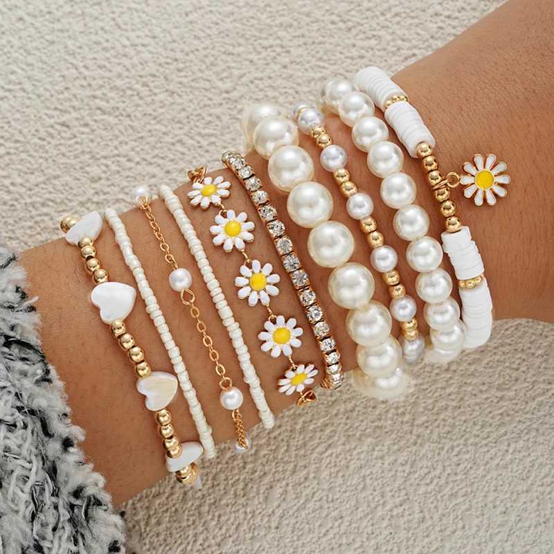 New 10 piece vintage Bohemian bracelet set suitable for women daisy flower pendant beaded star heart pearl bracelet 2024 fashionable jewelry gift W240