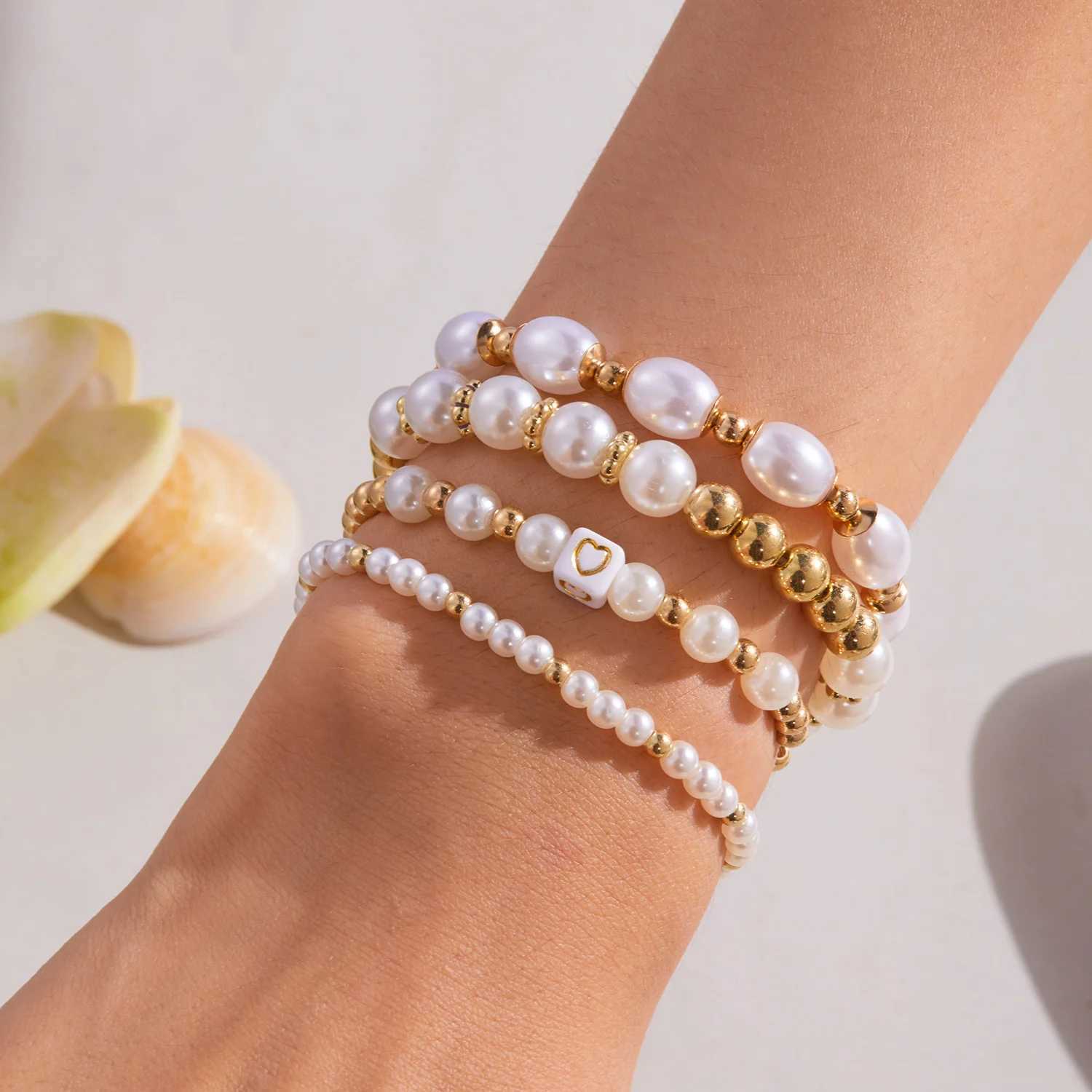 4-piece/set vintage imitation pearl handmade bead bracelet suitable for women Bohemian gold heart-shaped bow bead bracelet jewelry gift W240913