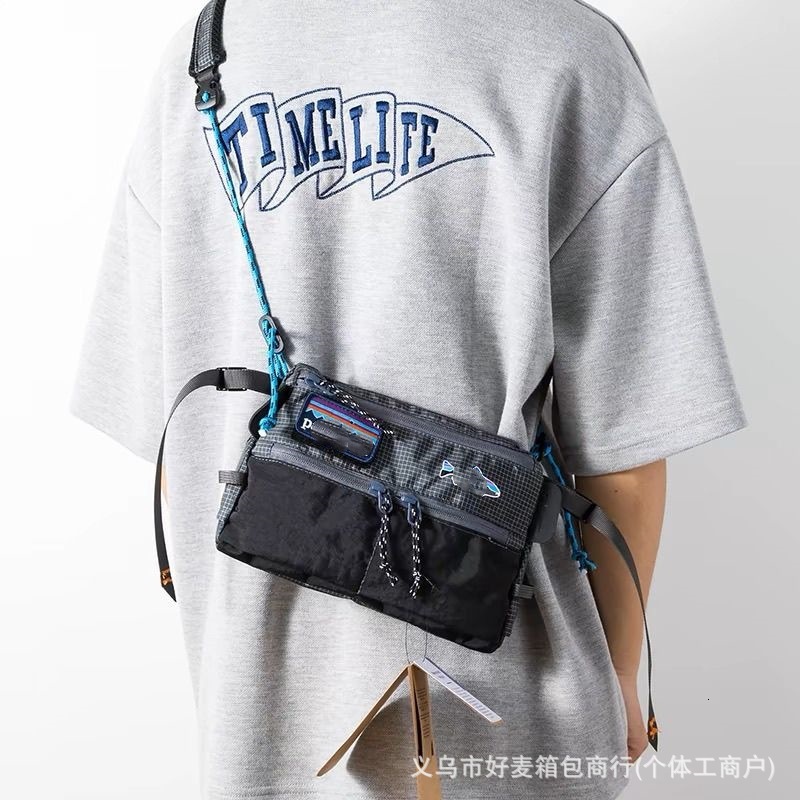 Designer 2025 new Bata men and women sports envelope casual versatile workwear style mobile phone small shoulder bag trend