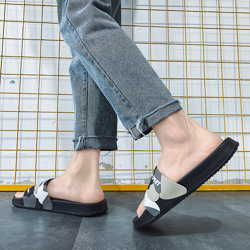 New Summer Men Slippers Outdoor DesignerThick Bottom High Quality Non-slip Bathroom Shoes Home Beach Slippers Sandals