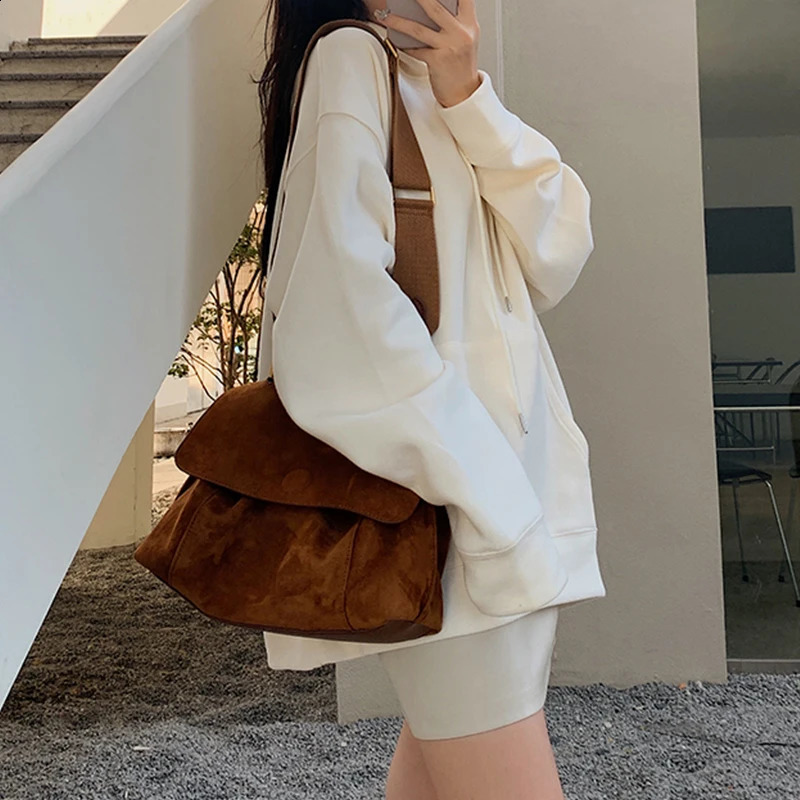 Fashion shoulder bag womens handbag matte PU leather cross body handbag womens casual large capacity bucket messenger bag 240912