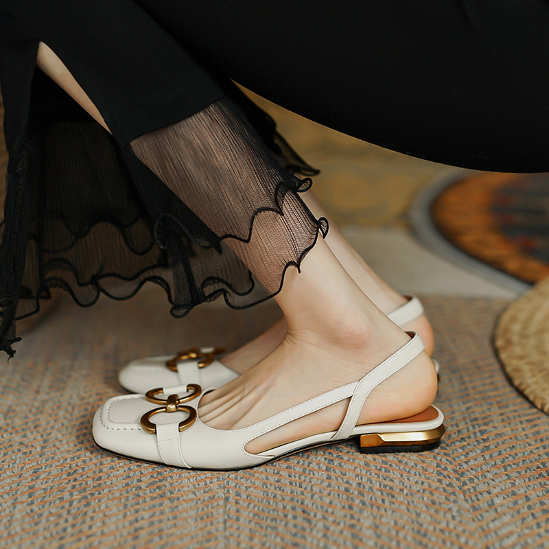 Sandals 2022 New Niche Metal Horsebit Buckle Hollow Fashion Design Light Luxury Flat Bottom Spring and Summer Women's Shoes