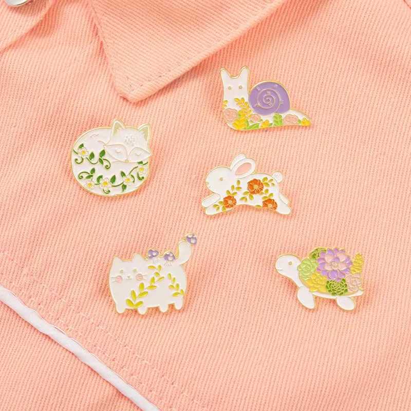 Animal Plant Flower Enamel Pins Custom Tortoise Fox Snail Cat Rabbit Alloy Brooch Lapel Badge Jewelry Gift for Friend WholesaleX240914